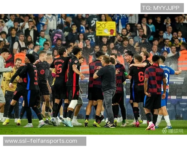 弗里克向巴萨提夏窗要求:左脚中卫+边锋+9号,球队阵容升级迫在眉睫 弗里克向巴萨提夏窗要求:左脚中卫+边锋+9号,球队阵容升级迫在眉睫